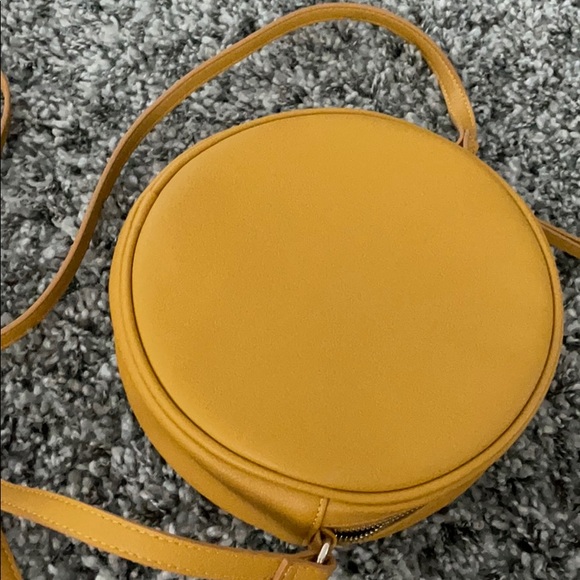 Mustard yellow round purse - Picture 4 of 4